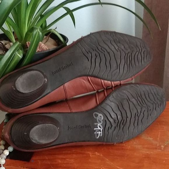 Josef Seibel Tina mocha brown ruched leather pumps. Leather is butter soft. - Picture 5 of 5